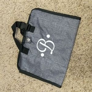 Thirty-One Embroidered B Toiletry Bag